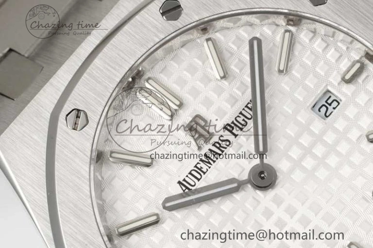 Royal Oak 33mm Ladies SS 8F Best Edition White Dial on SS Bracelet Quartz