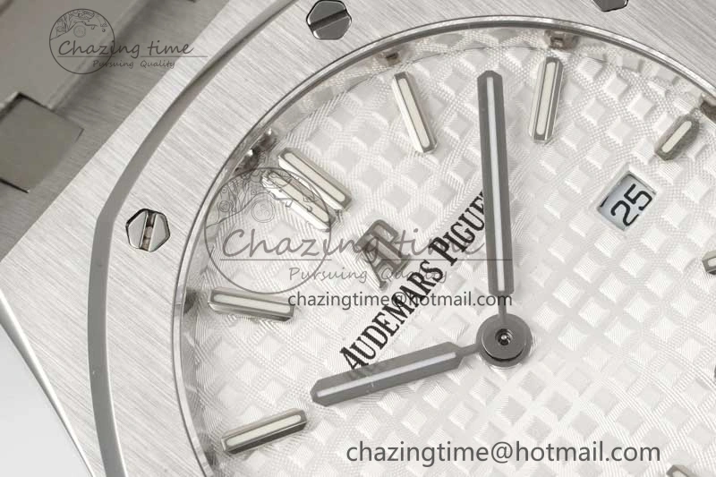 Royal Oak 33mm Ladies SS 8F Best Edition White Dial on SS Bracelet Quartz