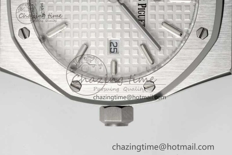 Royal Oak 33mm Ladies SS 8F Best Edition White Dial on SS Bracelet Quartz