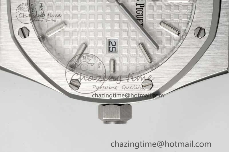 Royal Oak 33mm Ladies SS 8F Best Edition White Dial on SS Bracelet Quartz
