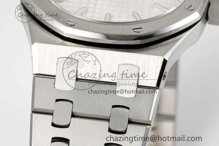 Royal Oak 33mm Ladies SS 8F Best Edition White Dial on SS Bracelet Quartz