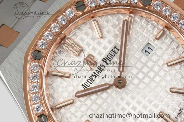 Royal Oak 33mm Ladies SS RG 8F Best Edition White Dial Diamonds Bezel on SS RG Bracelet Quartz