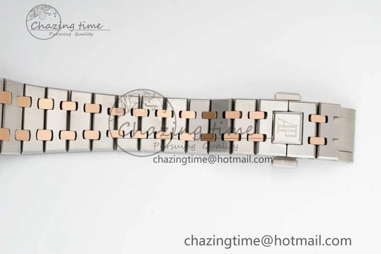 Royal Oak 33mm Ladies SS RG 8F Best Edition White Dial on SS RG Bracelet Quartz
