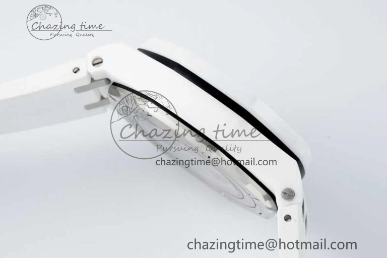 Royal Oak Offshore 44mm White Ceramic APF 1:1 Best Edition White Dial on Rubber Strap A3126