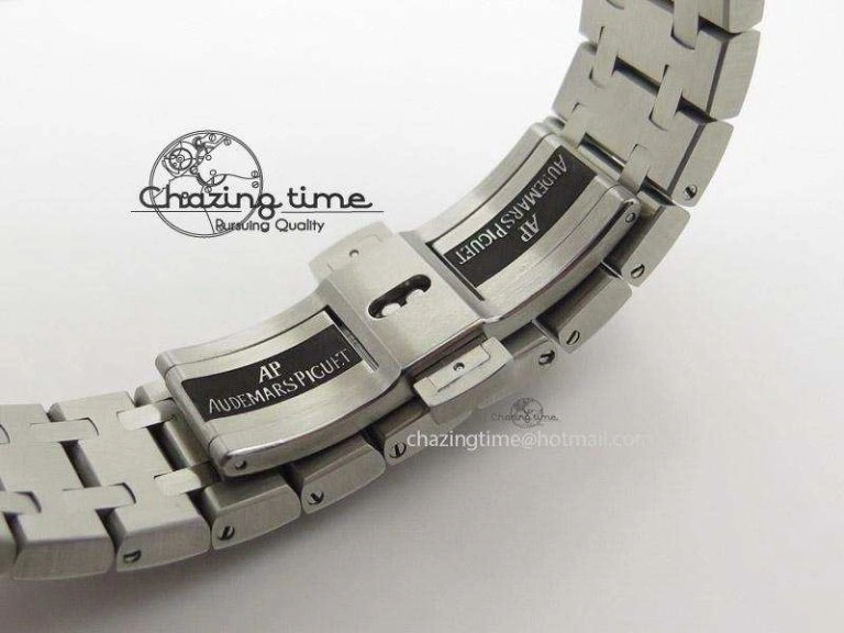 Royal Oak Offshore Diver 15710 Noob Best Edition On SS Bracelet A2824