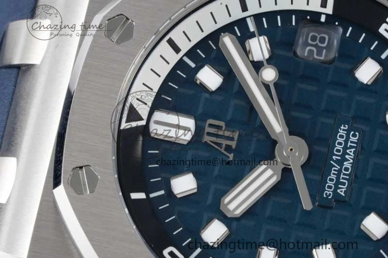 Royal Oak Offshore Diver 15720 SS APF 1:1 Best Edition Blue Dial on Blue Rubber Strap A4308