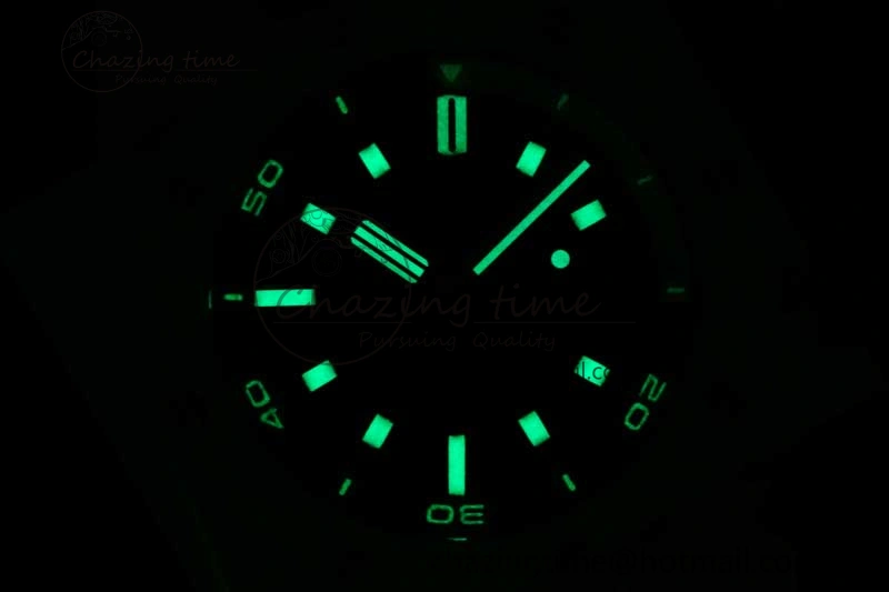 Royal Oak Offshore Diver 15720 SS APF 1:1 Best Edition Blue Dial on Blue Rubber Strap A4308