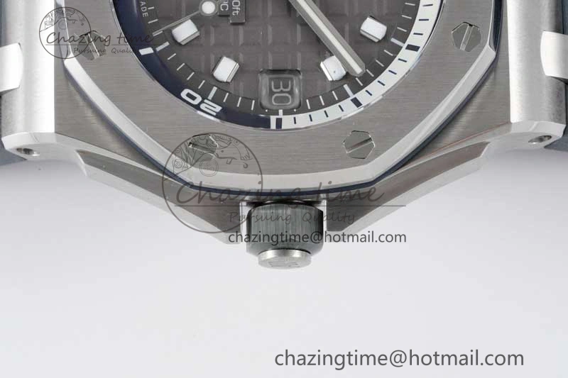 Royal Oak Offshore Diver 15720 SS APF 1:1 Best Edition Gray Dial on Gray Rubber Strap A4308