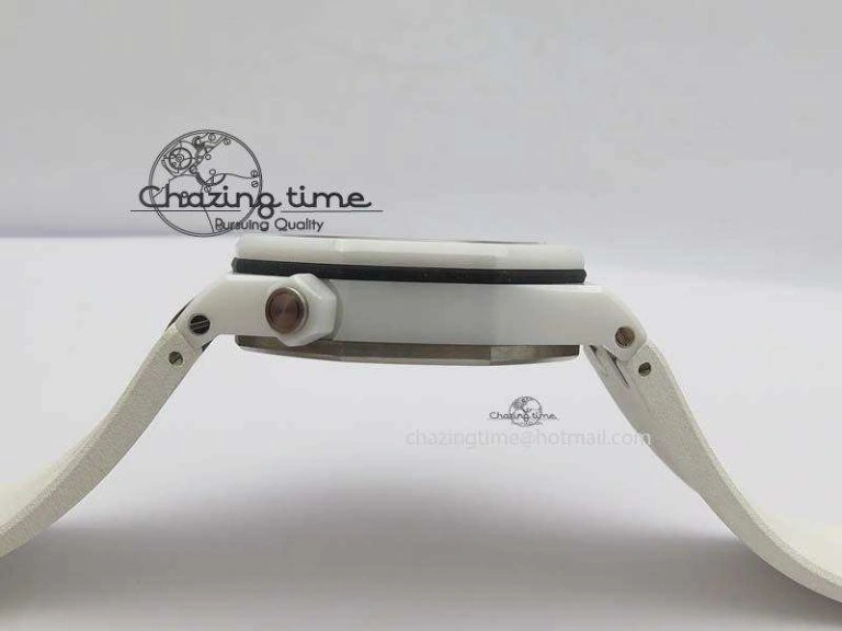 Royal Oak Offshore Diver White Ceramic BP-Maker On White Rubber Strap A3120