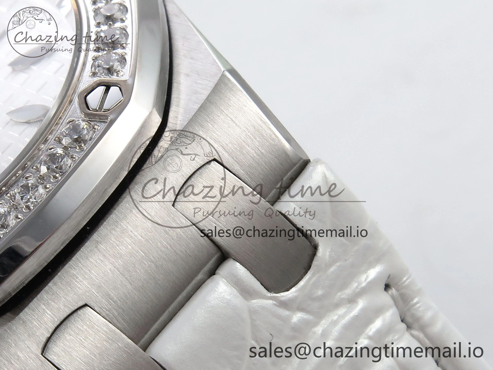 Royal Oak Offshore Ladies 33mm SS DRF Best Edition White Dial Diamonds Bezel on White Leather Strap ETA Quartz