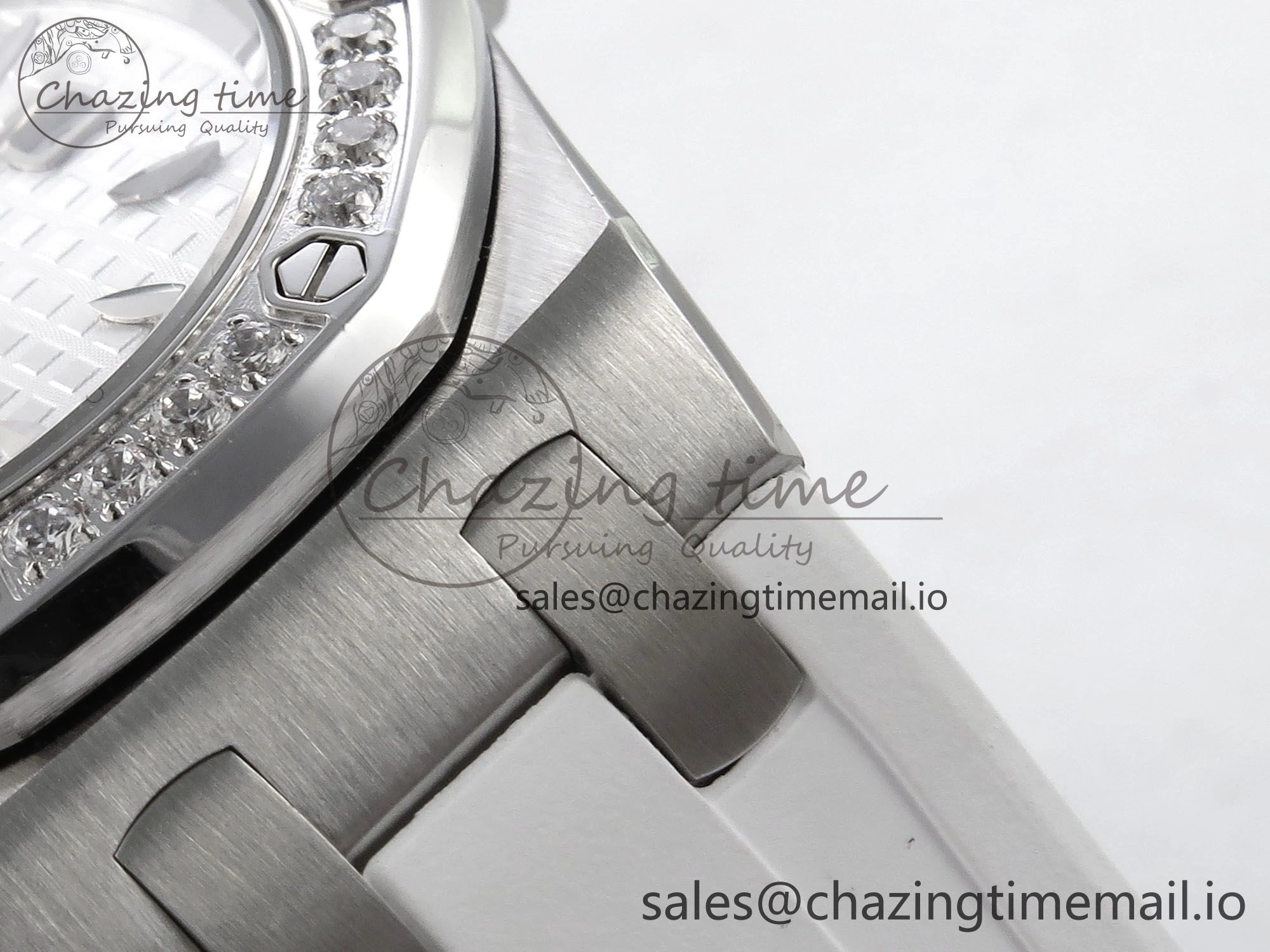 Royal Oak Offshore Ladies 33mm SS DRF Best Edition White Dial Diamonds Bezel on White Rubber Strap ETA Quartz