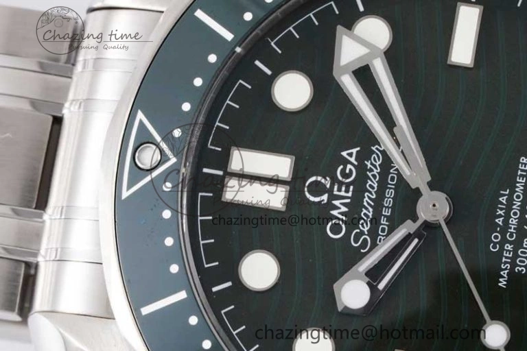 Seamaster Diver 300M SS Green Ceramic Bezel JVSF 1:1 Best Edition Green Dial on SS Bracelet A2824
