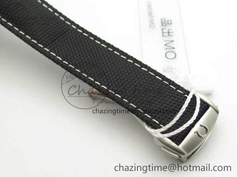 Speedmaster SS Snoopy OMF Best Edition White Dial on Nylon Strap Manual Winding Chrono Movement