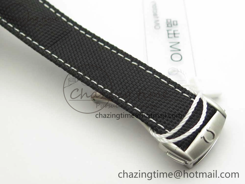 Speedmaster SS Snoopy OMF Best Edition White Dial on Nylon Strap Manual Winding Chrono Movement