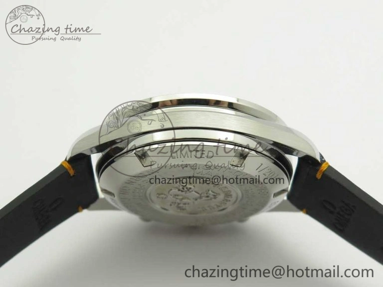 Speedmaster Speedy Tuesday 2 ‘Ultraman’ OMF Best Edition on Leather Strap Manual Winding Chrono Movement
