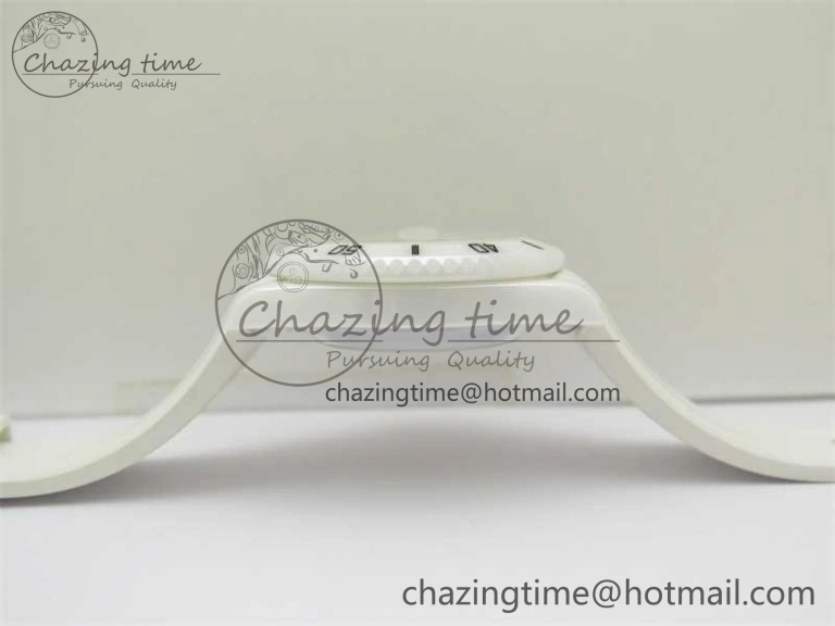 Submariner 40mm White Ceramic 5GF Best Edition Cream Dial on White Rubber Strap SA3135