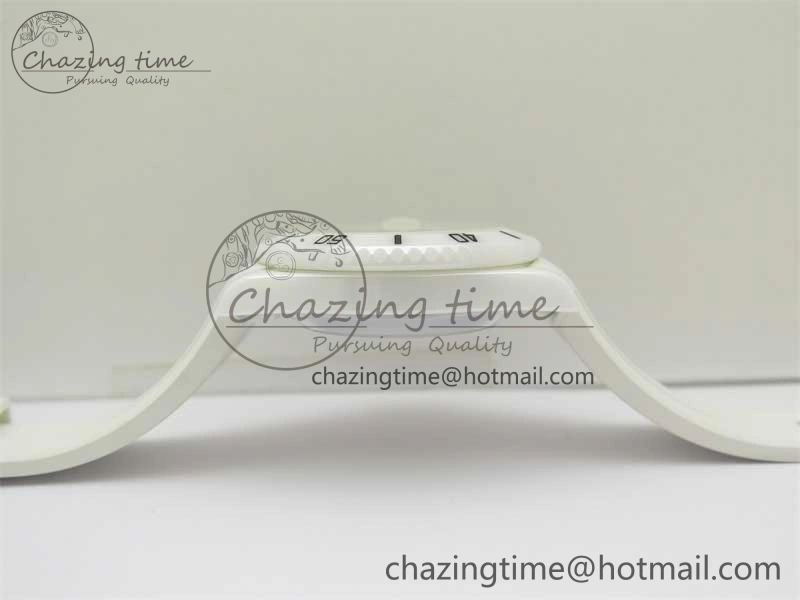 Submariner 40mm White Ceramic 5GF Best Edition Cream Dial on White Rubber Strap SA3135
