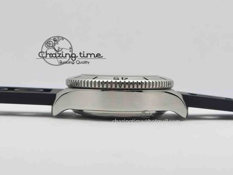 SuperOcean SteelFish SS White Dial On Black Rubber Strap A7750