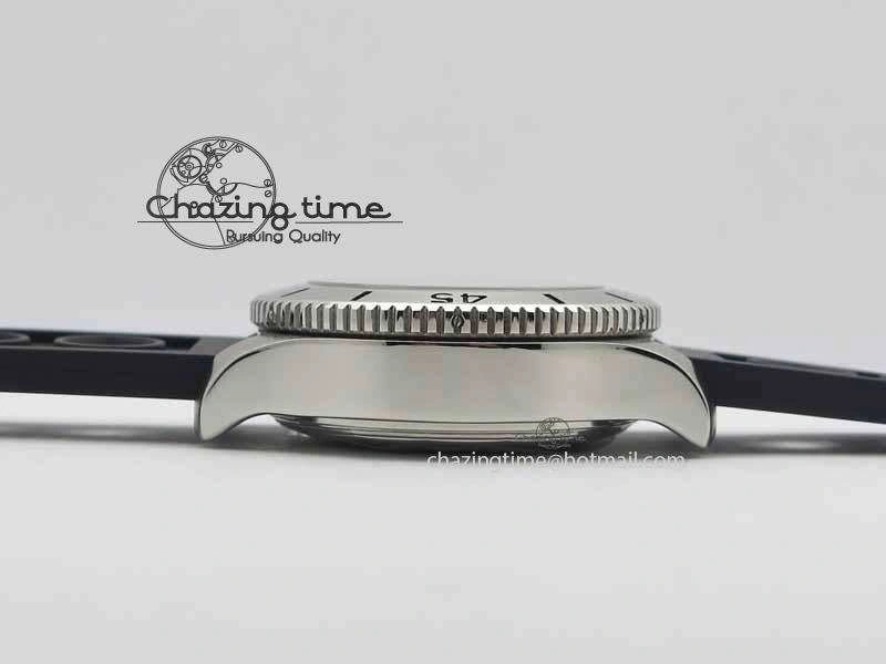 SuperOcean SteelFish SS White Dial On Black Rubber Strap A7750