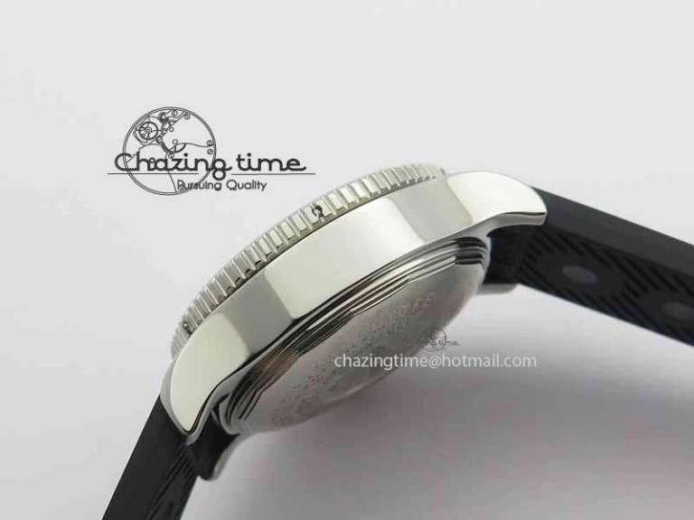 SuperOcean SteelFish SS White Dial On Black Rubber Strap A7750