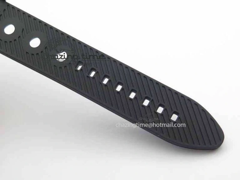 SuperOcean SteelFish SS White Dial On Black Rubber Strap A7750