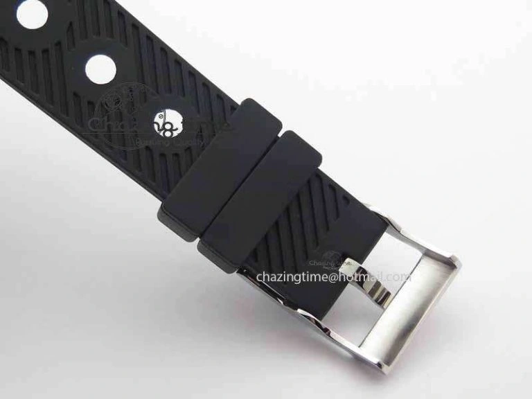SuperOcean SteelFish SS White Dial On Black Rubber Strap A7750