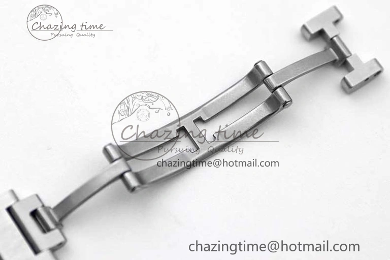 Tank Louis Ladies 29.5mm SS K11F Best Edition White Dial on SS Bracelet Ronda Quartz