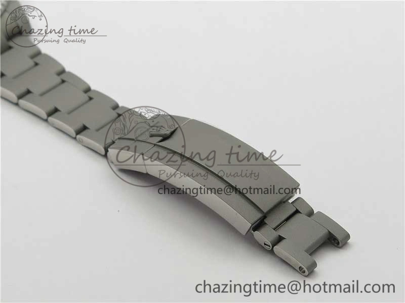 The Rough Matt Carbon Sandblast SS GMF Best Edition Carbon Dial on SS Bracelet SA3130